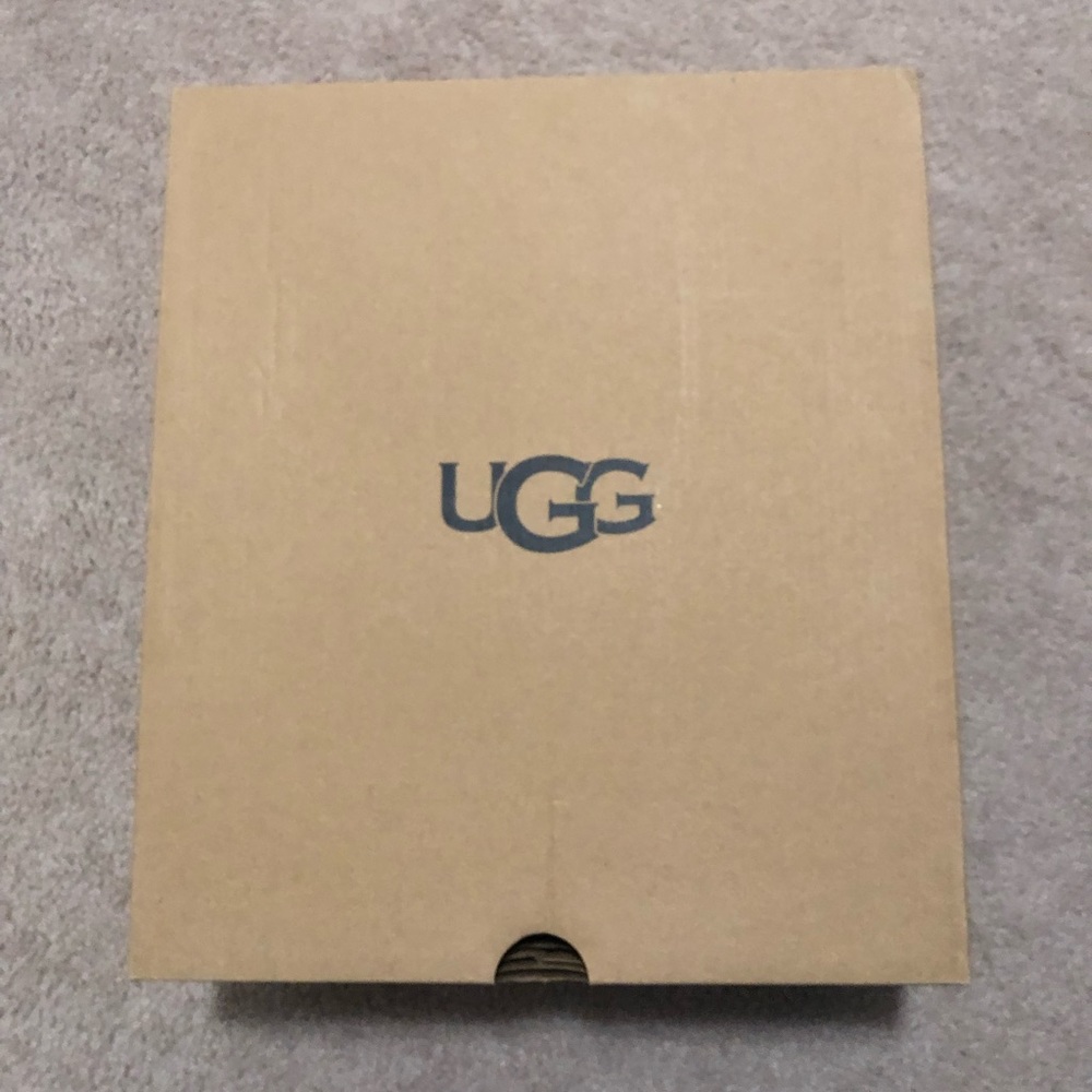 Uggs - Picture 2 of 6